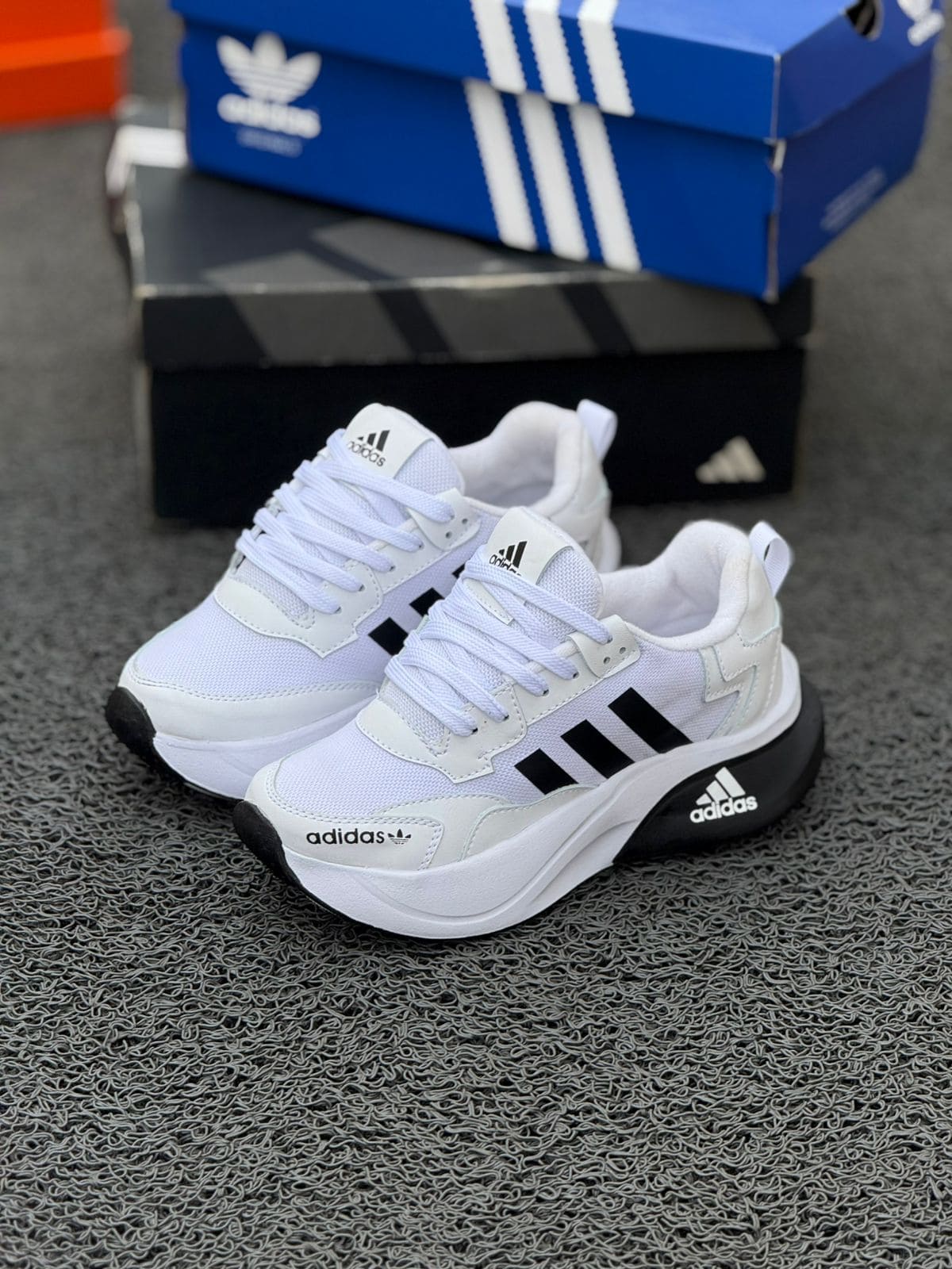 ADIDAS CHINAX