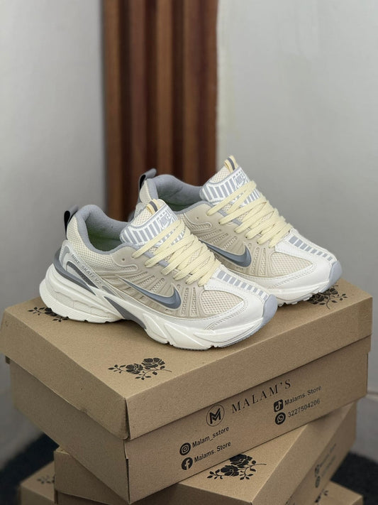 NIKE VOMERO