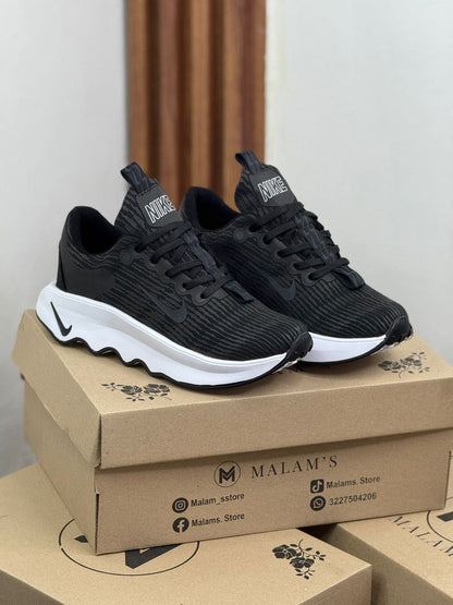 NIKE MOTIVA