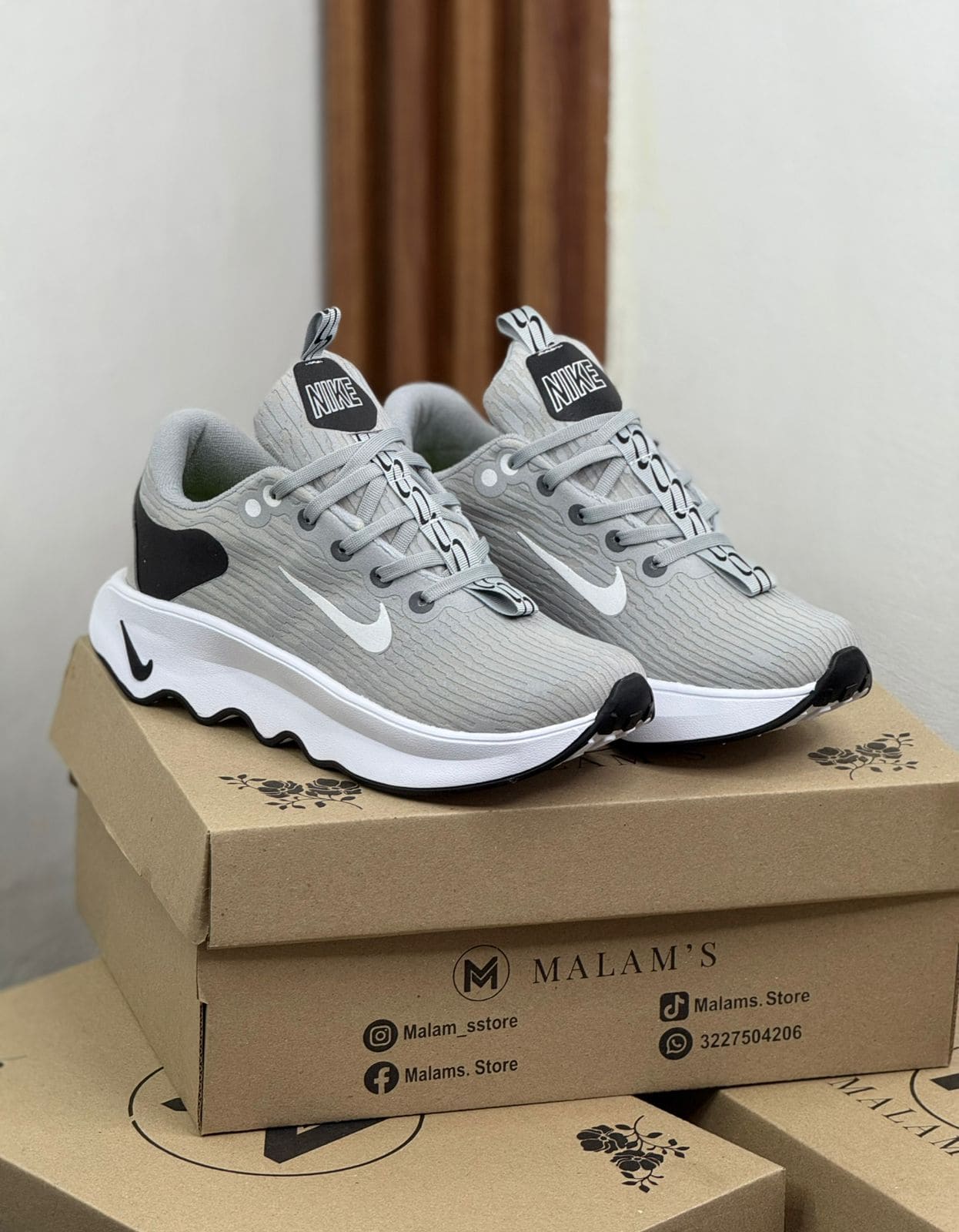 NIKE MOTIVA