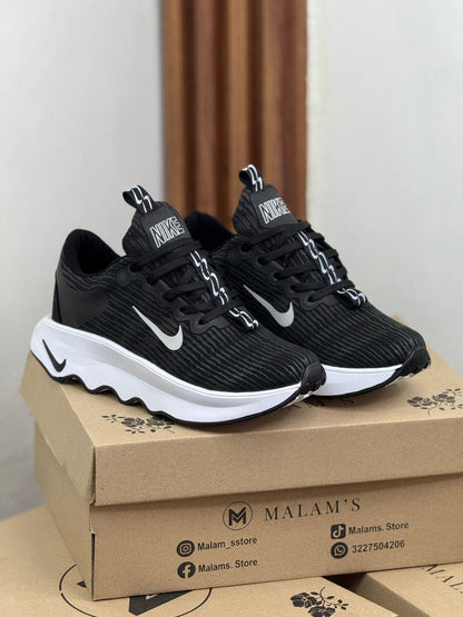 NIKE MOTIVA