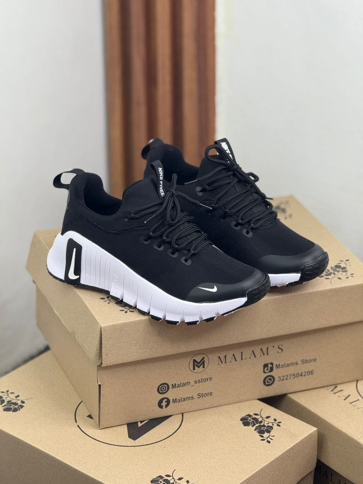 NIKE MOTIVA